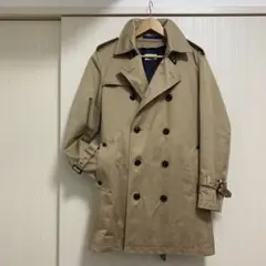 ベージュ ダブルブレスト トレンチコート
