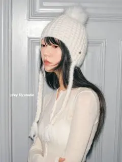 【韓国】ホワイトボンボン付きニット帽