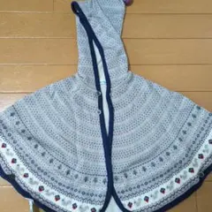 familiarのフード付き　グレーのベビーポンチョ