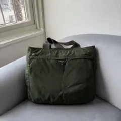 プラダ ナイロン ショルダーバッグ モスグリーン 三角プレート ハンドバッグ