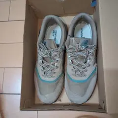 New Balance 997H ベージュ/ターコイズ スニーカー