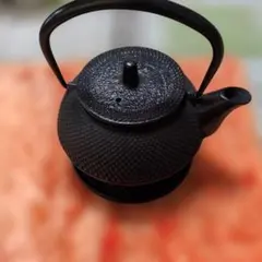南部鉄器　岩鋳 黒い鉄瓶 茶こし　鉄瓶敷付き　10✕6のサムネイル