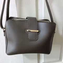ダークブラウン ショルダーバッグ