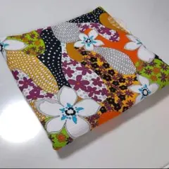 レトロ　レア柄　綿プリント生地　花柄　パッチワーク柄　花いっばい　カラフル柄50