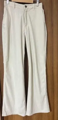 クリーム色 フレアパンツ Mサイズ（コーデュロイ風）