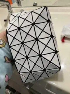 BAOBAO ISSEY MIYAKE シルバーポーチ - メルカリ
