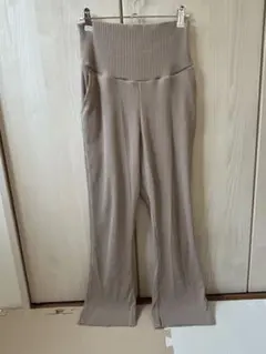 and Me アンドミー マタニティ リブフレアパンツ　ベージュ