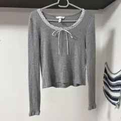 H&M リボン付きグレー長袖Tシャツ　ラメ生地