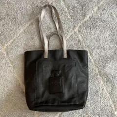 【IOPELLE イオペレ】美品 2way 本革 香水型押 黒 大容量 A3のサムネイル