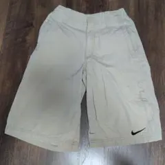 Nike ベージュ ハーフパンツ　150