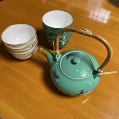 香蘭社 急須 1 + 湯呑み 4客×2（白・緑）セット　蝶　花　金彩