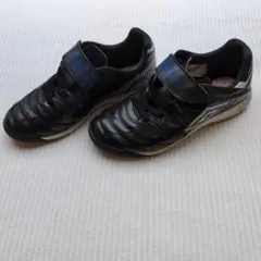 Umbro キッズ アクセレイター サッカーシューズ 黒 マジックテープ19㌢