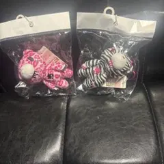 しまむら グルーミー ぬいぐるみ マスコット ヒョウ柄　ピンク+ブラック