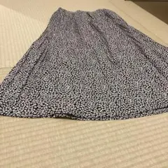 OLIVE des OLIVE 小花柄フレアロングスカート　黒色