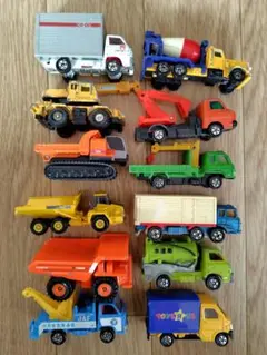 トミカ 　12台セット売り　日本製あり