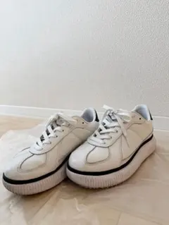 オニツカタイガー　デレシティ　ホワイト×ブラック　厚底　スニーカー