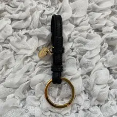プラダ　ブラックレザーキーホルダー ゴールドリング付き