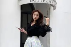 フリル付き黒レーストップス バースデーバッシュ