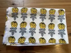 マリメッコ　ヴィヒキルース　大きめ生地　廃盤カラー　イエロー