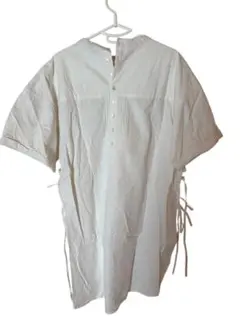 ホワイト XL ボタン付きシャツ サイドリボン