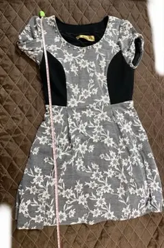 セシルマクビー　黒　花柄　レース　ワンピースのサムネイル