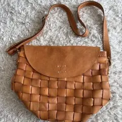 レザー編み込みショルダーバッグ
