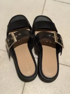 COLE HAAN サンダル ブラック ゴールドバックルのサムネイル