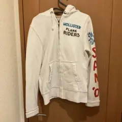 Hollister 刺繍入りジップアップパーカー