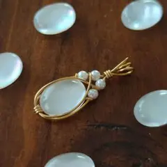 ホワイトシェル×クリスタル＊シェルパール＊ペンダントトップ