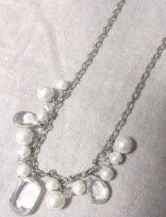 パールクリスタル装飾シルバーチェーンネックレス