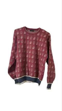 模様入り赤長袖ニットセーター