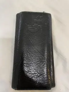 TAKEO KIKUCHI黒いレザー 長財布 エンボス加工