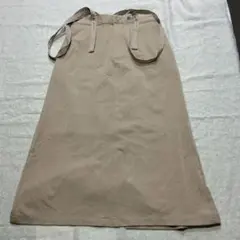 ベージュ レディース　ロングスカート　カジュアル　肩紐付スカート　後スリット