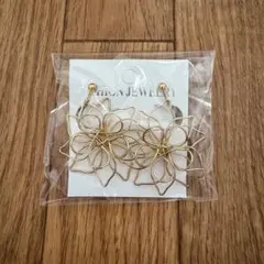 イヤリング　ゴールド　花形
