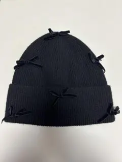 リボン付き黒ニット帽