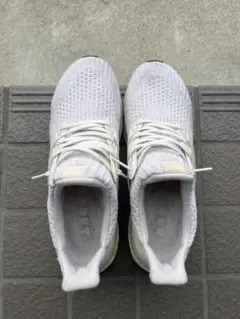 adidas ウルトラブースト　ホワイト