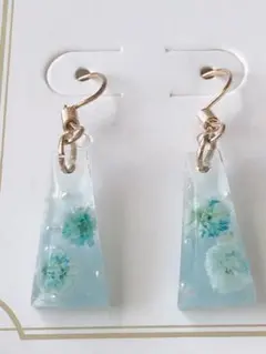 ドライフラワー ピアス No.05 しゅわしゅわラムネ色