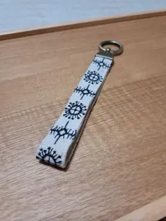 ハンドメイド　ストラップ　チャーム　アクセサリー