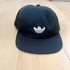 adidas アディダス キャップ 刺繍ロゴ付き 黒