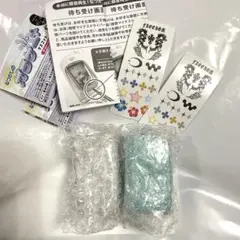 ガチャガチャ　なつかしのガラケーマスコットプラス　シルバー・エメラルドグリーン