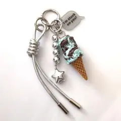 じゃらじゃらキーホルダー　バッグチャーム　キーチャーム　パラコード　アイス