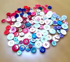 ✨Gレトロ四つ穴ボタン色々赤＆白系１５０個✨印のボタンのおまとめ同梱７割引‼️