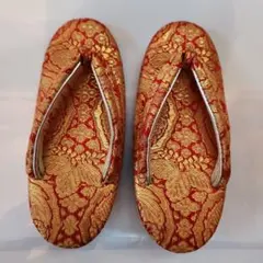 伝統的な和風草履 金色と赤色　女児用