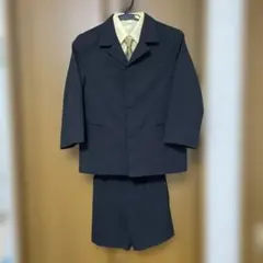 男子130cm 黒ストライプ スーツ ショートパンツ　タイ付き　4点セット