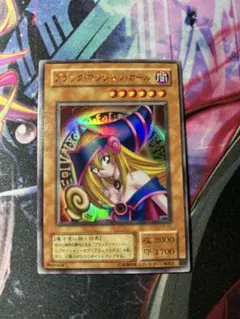 遊戯王　ブラック・マジシャン・ガール　ウルトラレア　P4-01