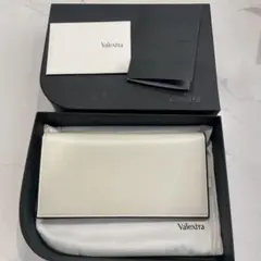 【未使用新品　保証書付】ヴァレクストラ　長財布のサムネイル