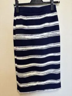 ZARA BASICネイビーとホワイトのストライプタイトスカート　ひざ下丈　XSのサムネイル