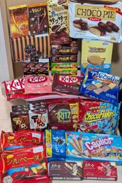 t*e様 アミューズメント景品　お菓子まとめ売り　チョコパイ　シルベーヌ等のサムネイル