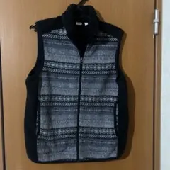 ユニクロ　フリース ベスト　柄 フルジッブ　ベストブラック　グレー
