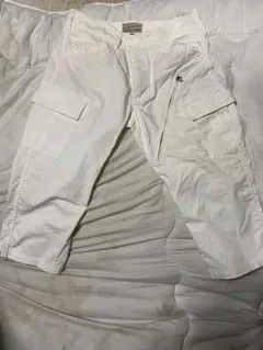 AVIREX のホワイトカーゴショートパンツ（またはクロップド丈）新品